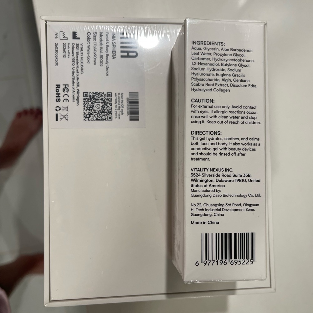 INIA Sphera 8-in-1 Microcurrent Facial Device - White & Rose Gold - Picture 2 of 5